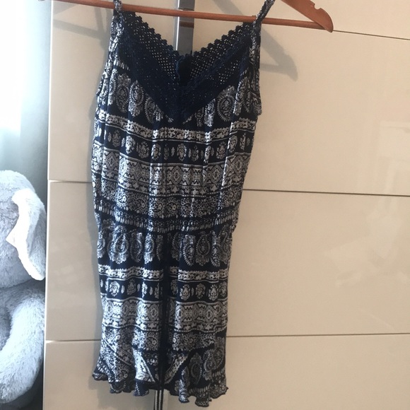 Bundle of 7 (6 tank tops + romper) - Picture 5 of 7